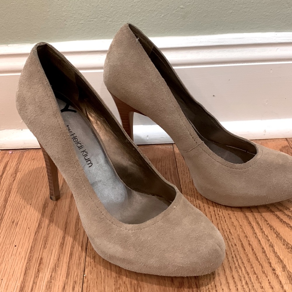 Heidi Klum Tan Suede Platform Pumps